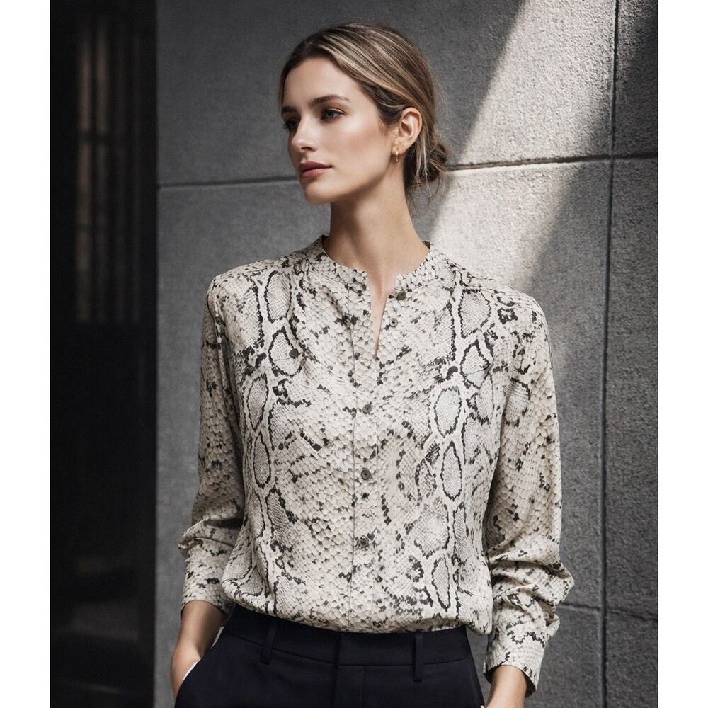 Equipment Femme Silk Python Snake Print Button Front Long Sleeve Top Sz M Luxury - Picture 2 of 9